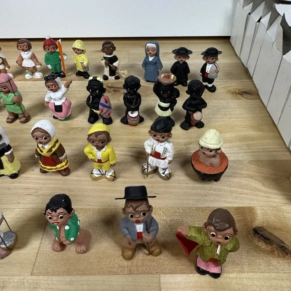 Vintage Spanish Terra Cotta Miniature Mud People  Lot of 65 - Picture 6 of 16